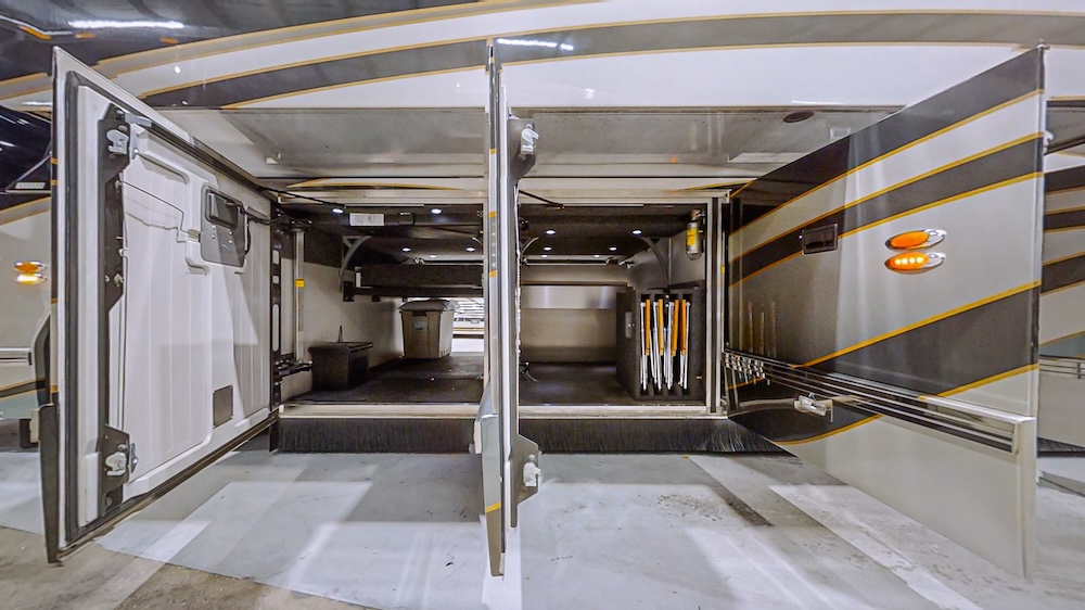 2009 Prevost Featherlite Amadas H3-45 For Sale